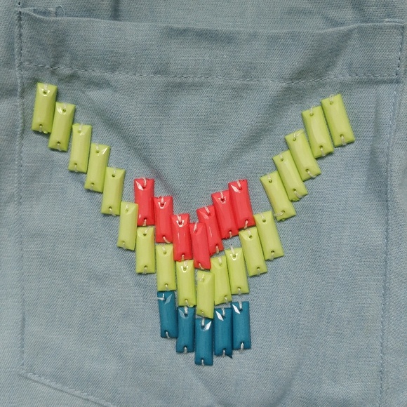 Beaded button down sleeveless - Picture 3 of 4